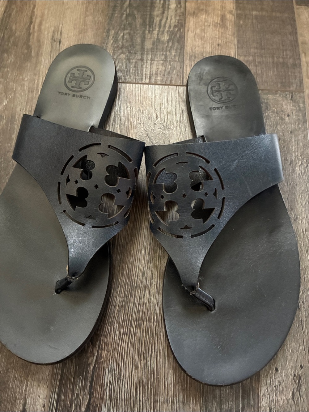 Tory Burch dark blue Leather Logo Cutout Thong Sandals. Size 6.5